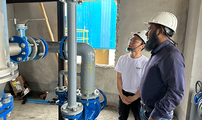 Visitó a los clientes de la fábrica de productos químicos en Bangladesh