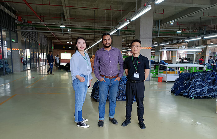 Visitó a nuestro cliente de fábrica de prendas de vestir en Bangladesh