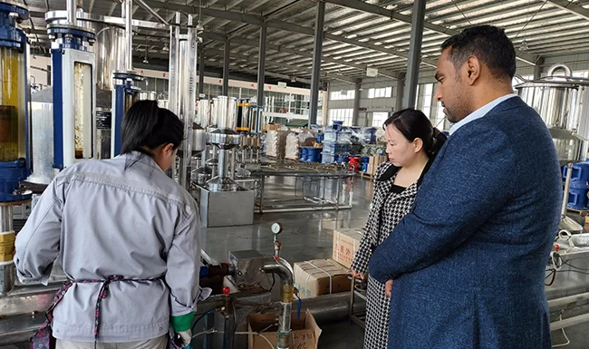 Cliente de Yemen visitó nuestra fábrica de medidores de agua